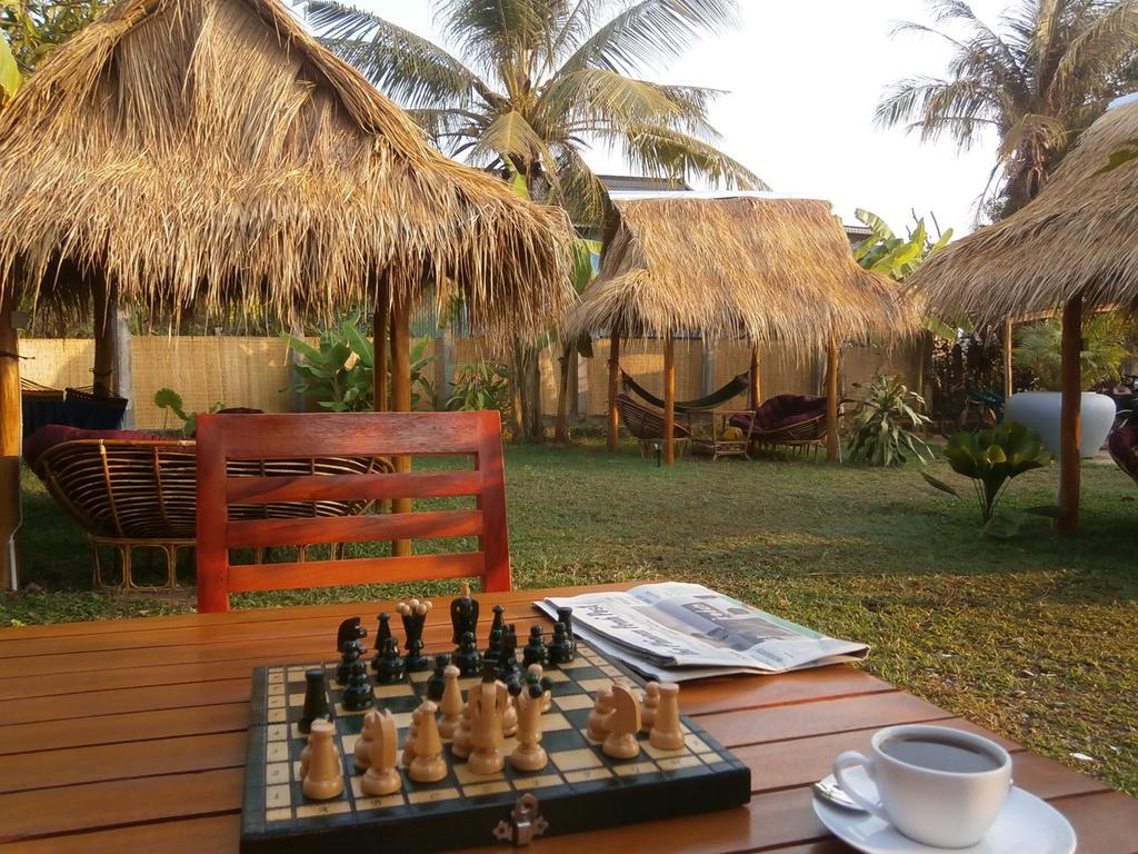 Bandini'S Hotel Kampot Buitenkant foto