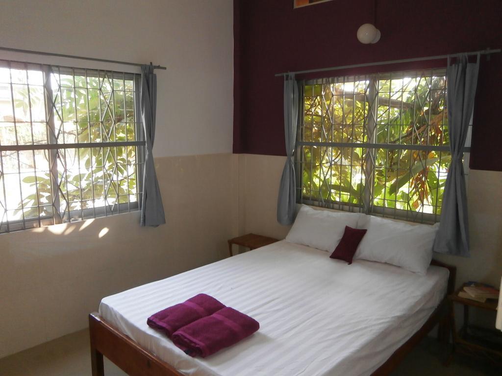 Bandini'S Hotel Kampot Kamer foto