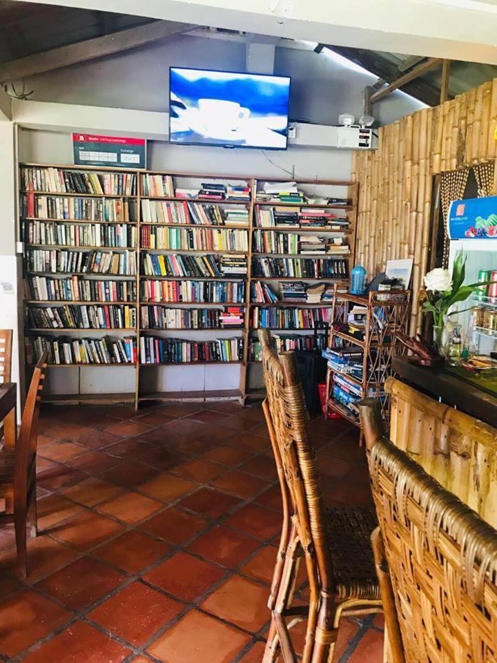 Bandini'S Hotel Kampot Buitenkant foto